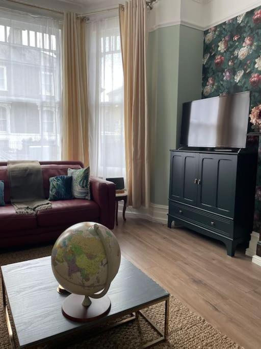 דירות West London Stunning Garden Flat - Period Features מראה חיצוני תמונה